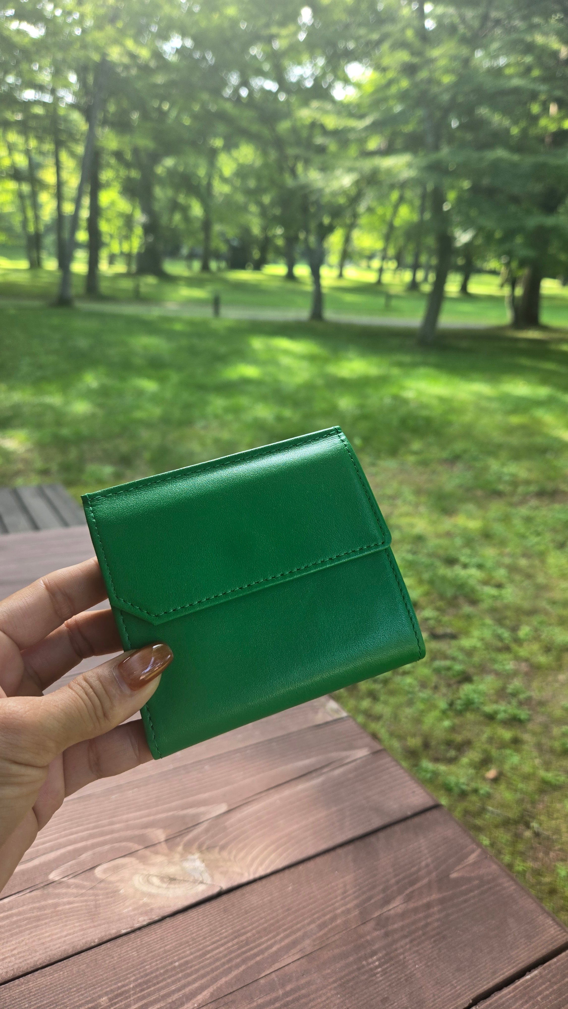 Taglich たぐりっひ タグリッヒ タグリッヒ- 革小物オンラインストア マジックポケット二つ折り財布 シフォン マラカイトグリーン