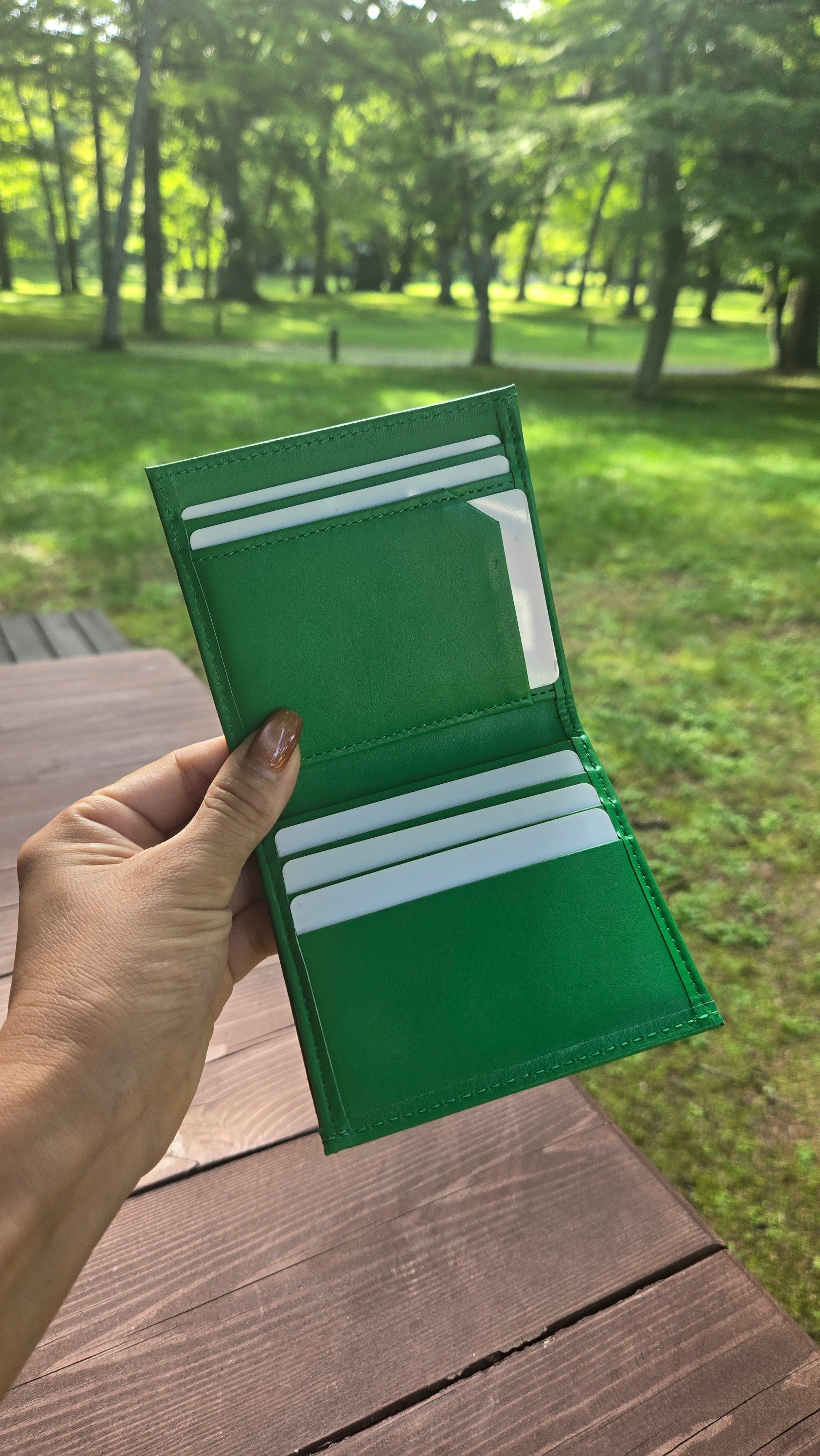 Taglich たぐりっひ タグリッヒ タグリッヒ- 革小物オンラインストア マジックポケット二つ折り財布 シフォン マラカイトグリーン