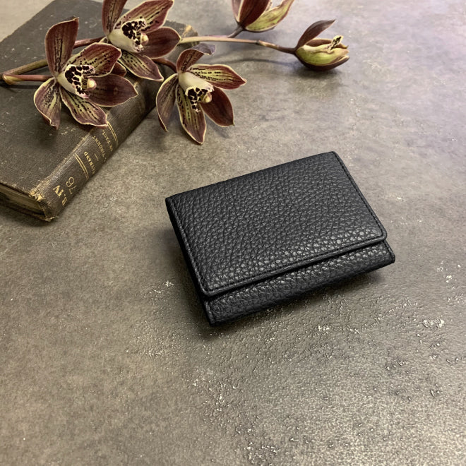 Taglich たぐりっひ タグリッヒ タグリッヒ - 革小物オンラインストア 極小三つ折り財布 アドリア ブラック