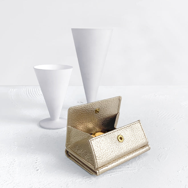 Taglich たぐりっひ タグリッヒ タグリッヒ- 革小物オンラインストア 極小三つ折り財布 ラグジュアリー ゴールド