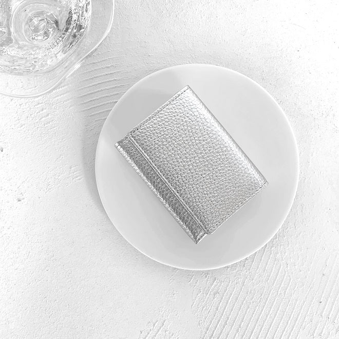 Taglich たぐりっひ タグリッヒ タグリッヒ- 革小物オンラインストア 極小三つ折り財布 ラグジュアリー シルバー