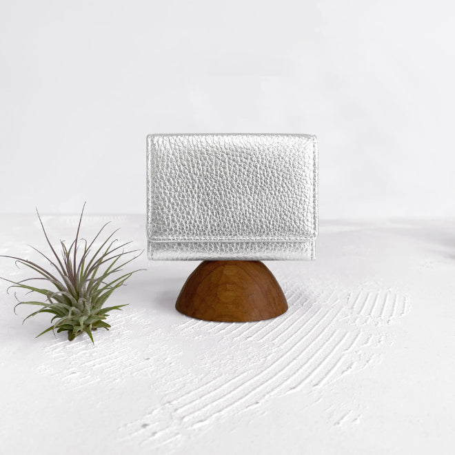 Taglich たぐりっひ タグリッヒ タグリッヒ- 革小物オンラインストア 極小三つ折り財布 ラグジュアリー シルバー