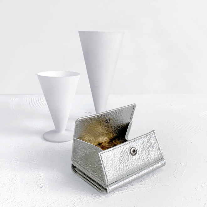 Taglich たぐりっひ タグリッヒ タグリッヒ- 革小物オンラインストア 極小三つ折り財布 ラグジュアリー シルバー