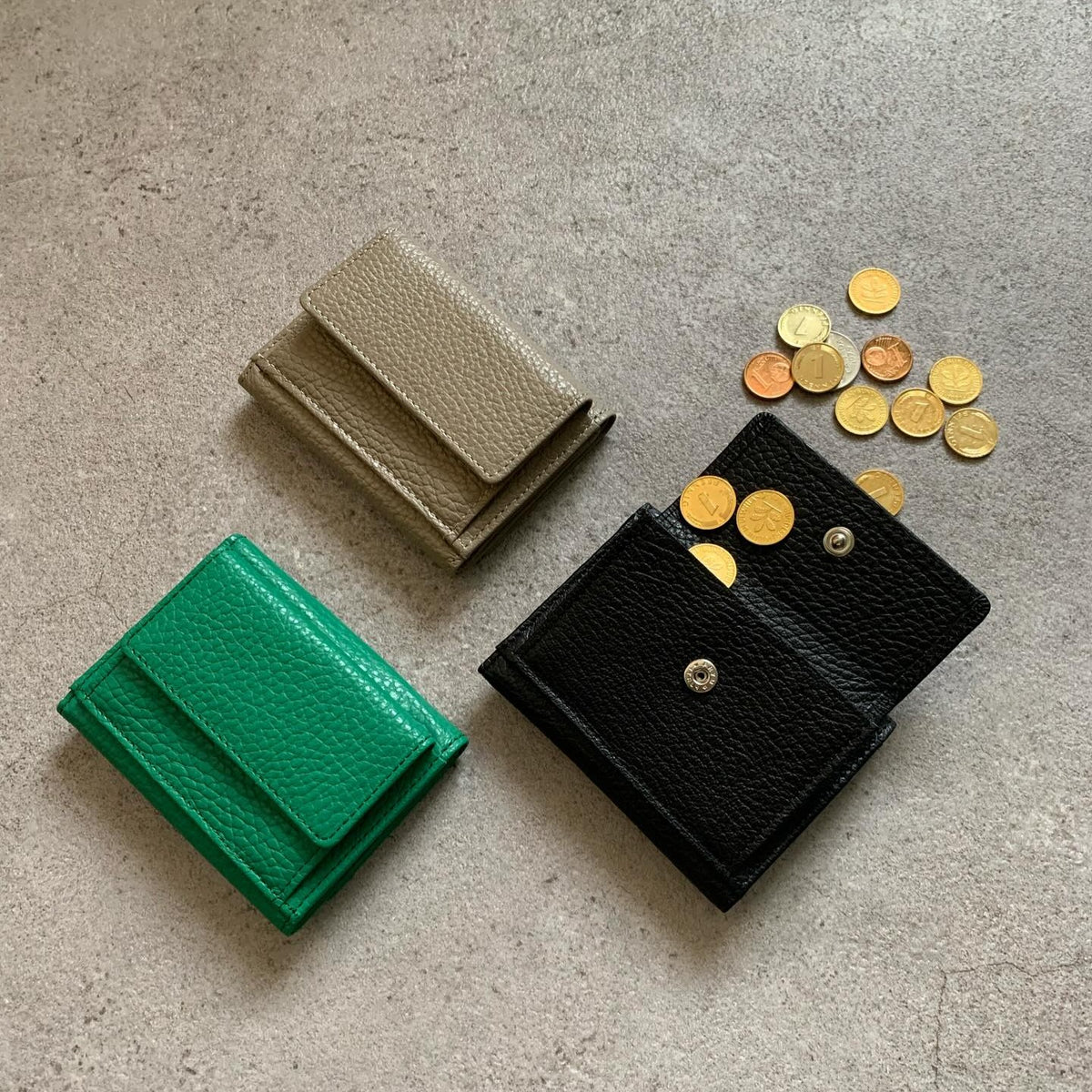 Taglich たぐりっひ タグリッヒ TAGLICH - 革小物オンラインストア 極小三つ折り財布 +1ポケット アドリア ブラック【ベーシックタイプ】