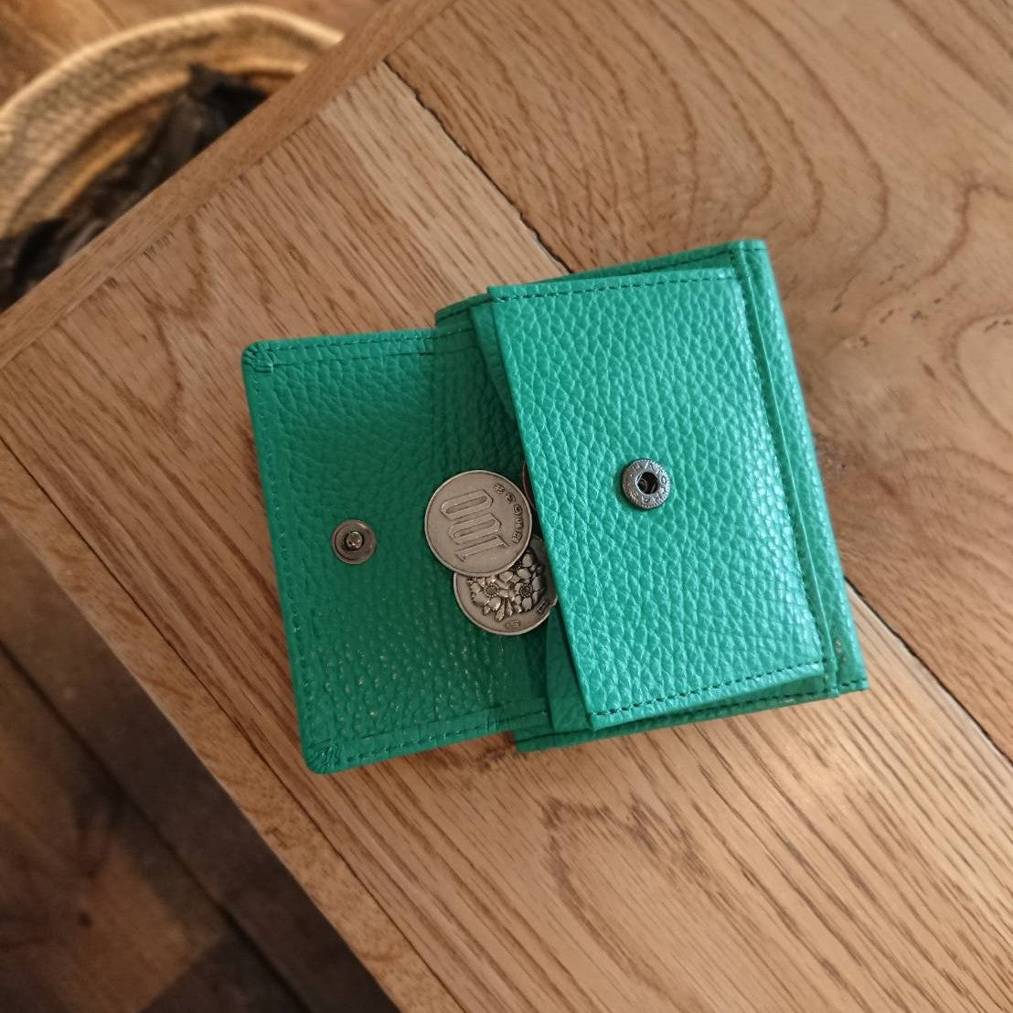 Taglich たぐりっひ タグリッヒ タグリッヒ - 革小物オンラインストア 極小三つ折り財布 アドリア グリーン