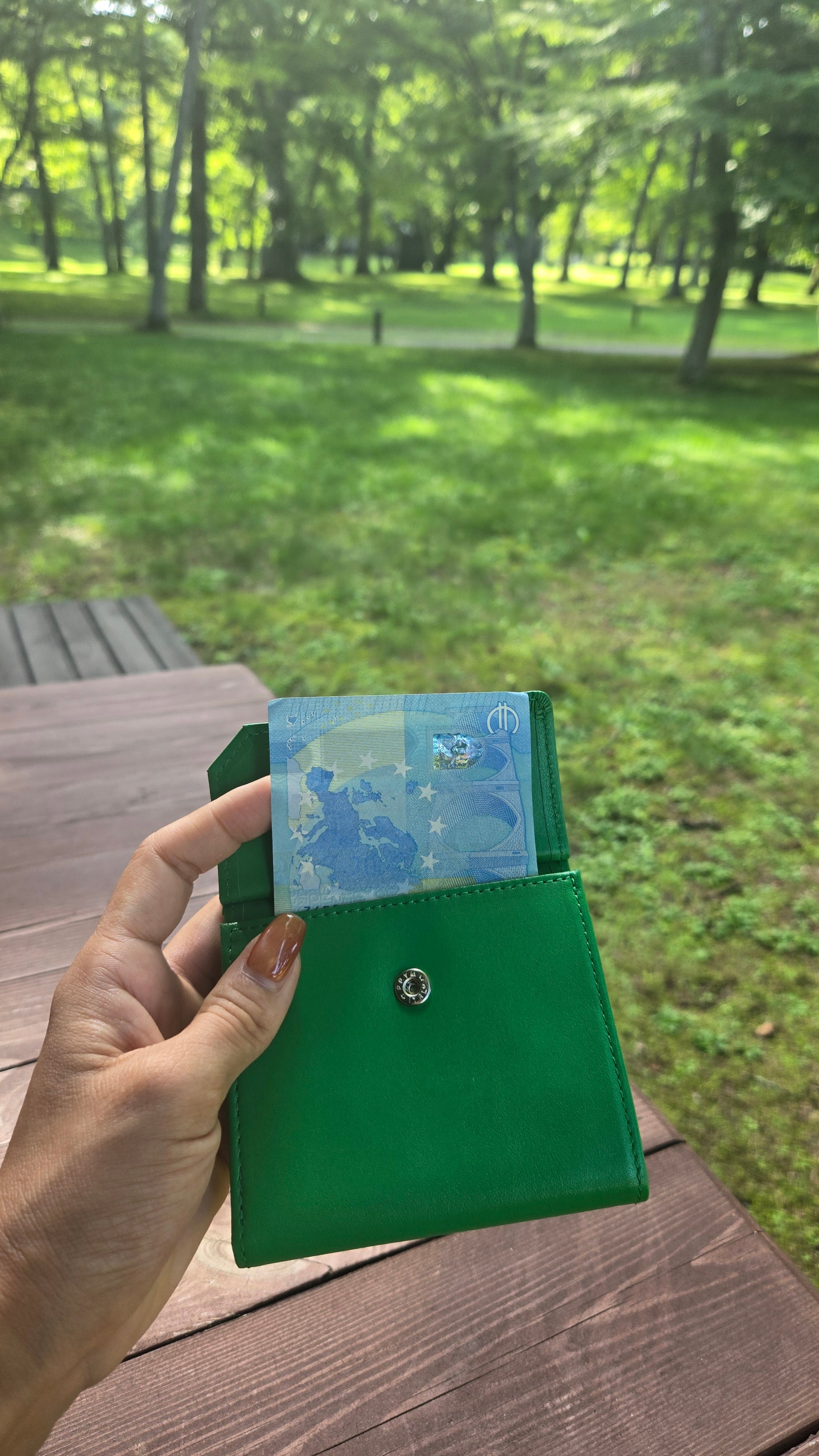 Taglich たぐりっひ タグリッヒ タグリッヒ- 革小物オンラインストア マジックポケット二つ折り財布 シフォン マラカイトグリーン